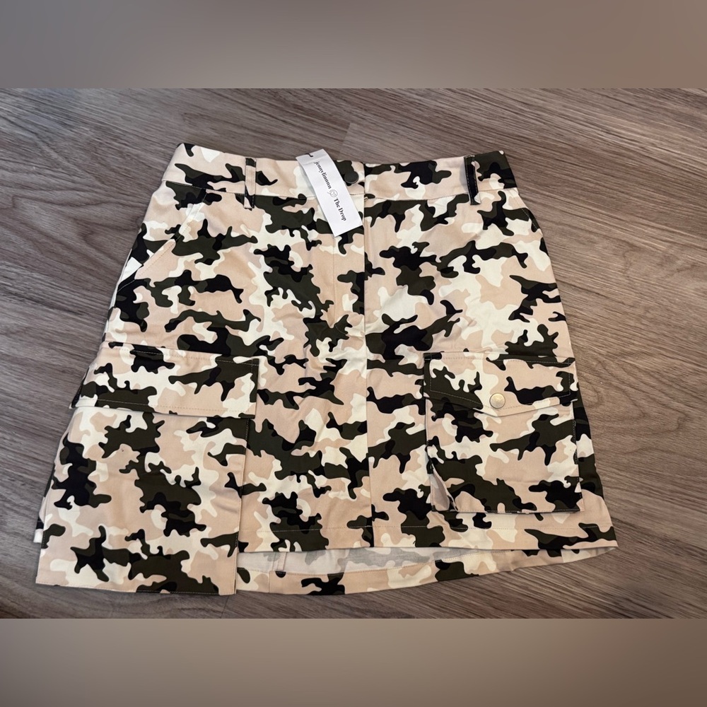 The drop Camo Mini Skirt in Beige and Black